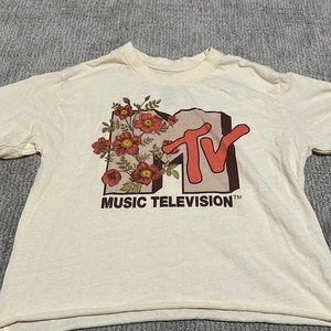 MTV graphic top! Longer crop